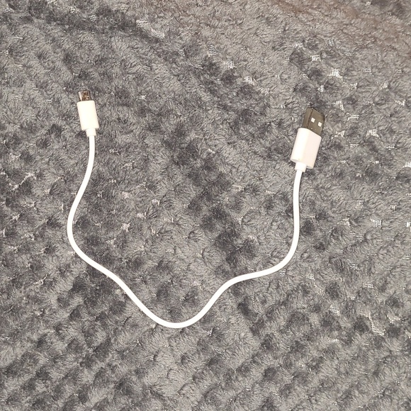 4 HTC phone charger heads 4 cords - Picture 2 of 2
